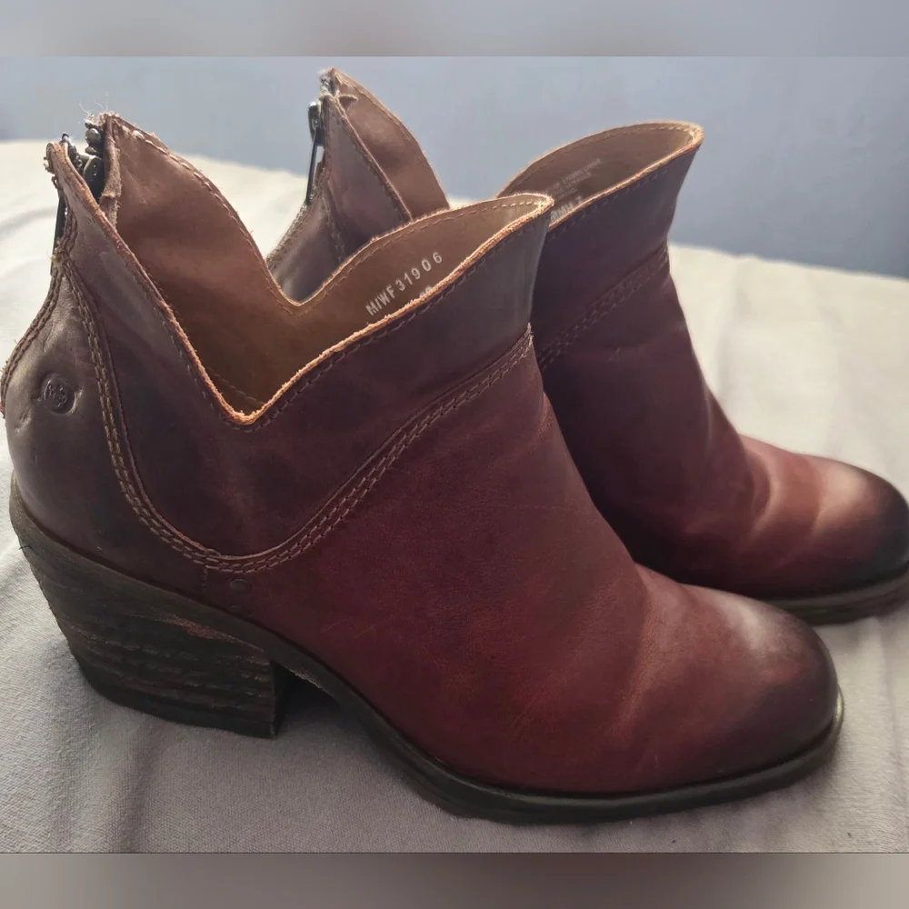 BORN Women's Brown Leather Ankle Booties - Picture 1 of 12